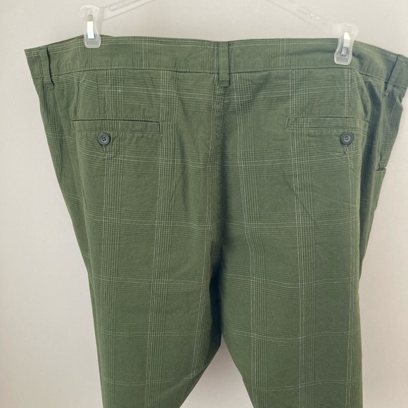 Men's Green Plaid Shorts - Picture 6 of 11